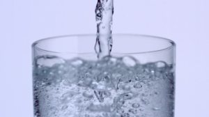 753444421-sparkling-water-sparkling-drink-water-glass-carbonic-acid