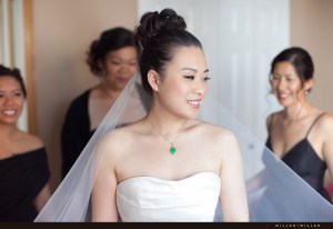 bride-wearing-chinese-green-jade-necklace